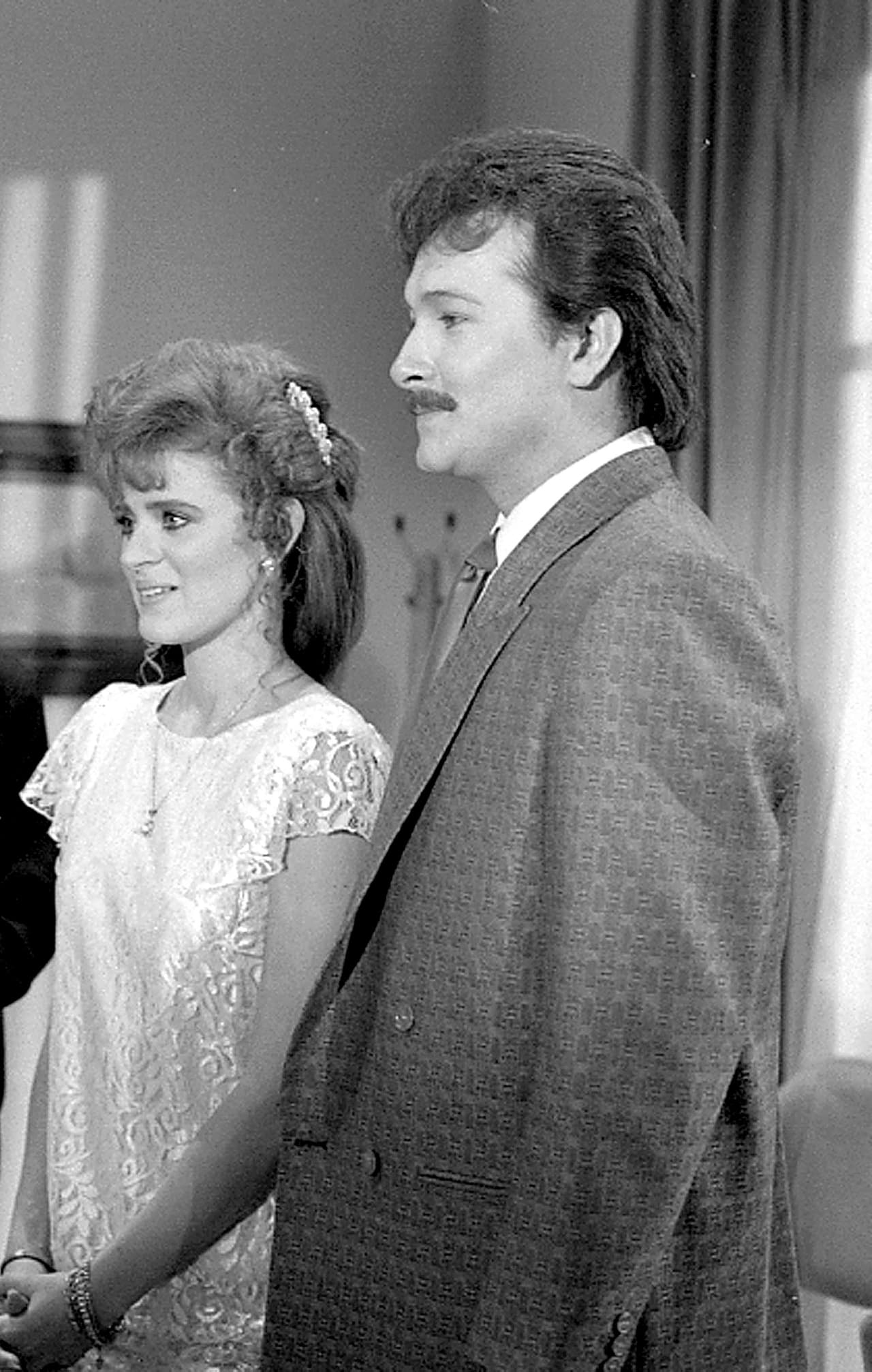 A Verónica le sigue su coprotagonista en 'El derecho de nacer', Erika Buenfil, quien con más de 40 años de carrera y más de 30 telenovelas en su haber, suma 10 personajes principales.