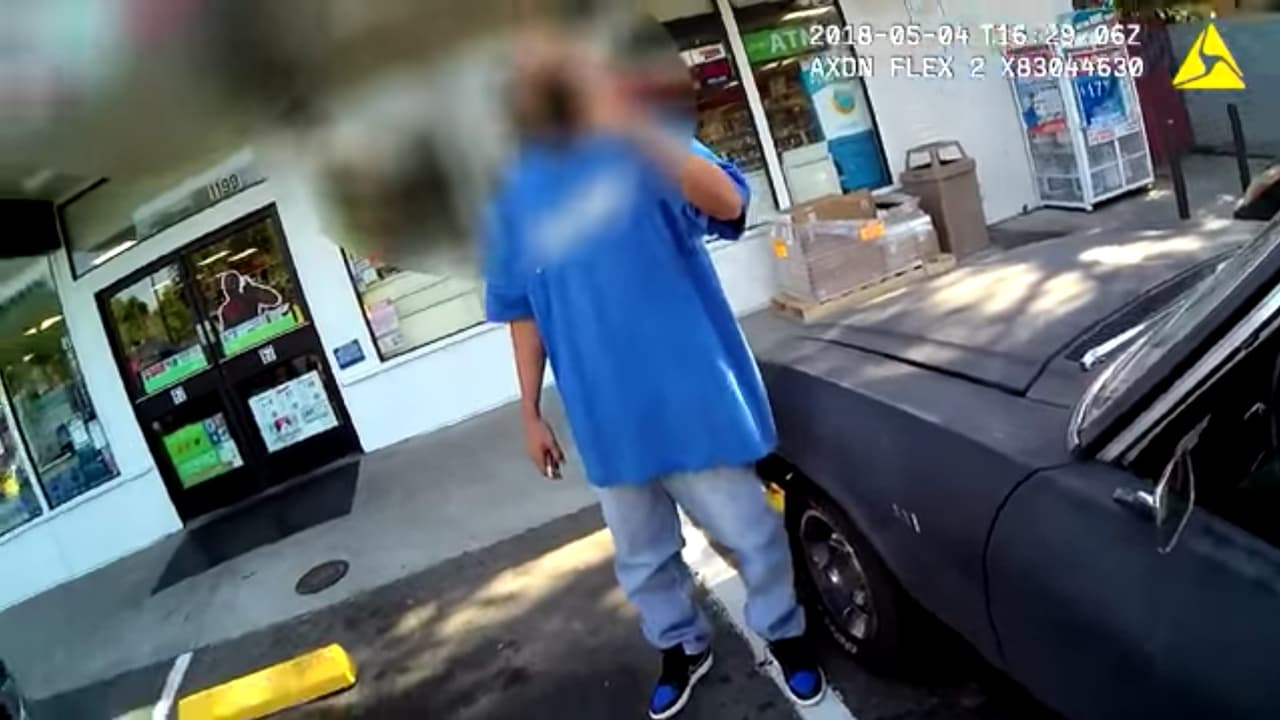 Sacramento acuerda pagar a un hombre afroamericano que fue derribado por policías por dejar su auto prendido