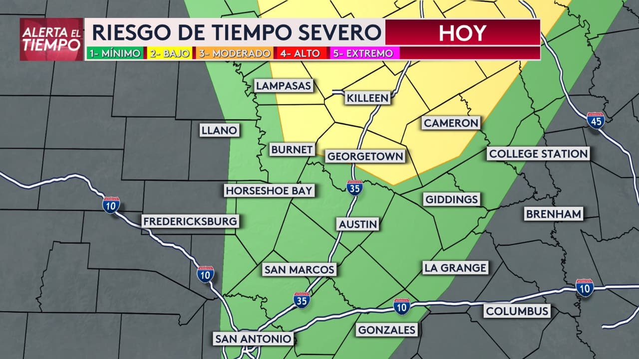 Es posible que se produzcan tormentas eléctricas severas en la noche a lo largo del corredor de la I-35.
<br>
<br>Las autoridades indican sobre la posibilidad de granizo de hasta 3 pulgadas de diámetro y vientos dañinos de 60 a 70 (millas por horas) mph. Tampoco descartan la posibilidad de desarrollo de un tornado.