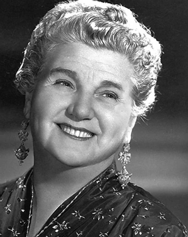 Sara García Hidalgo fue una actriz mexicana conocida como la abuelita del cine mexicano por interpretarlas frecuentemente.