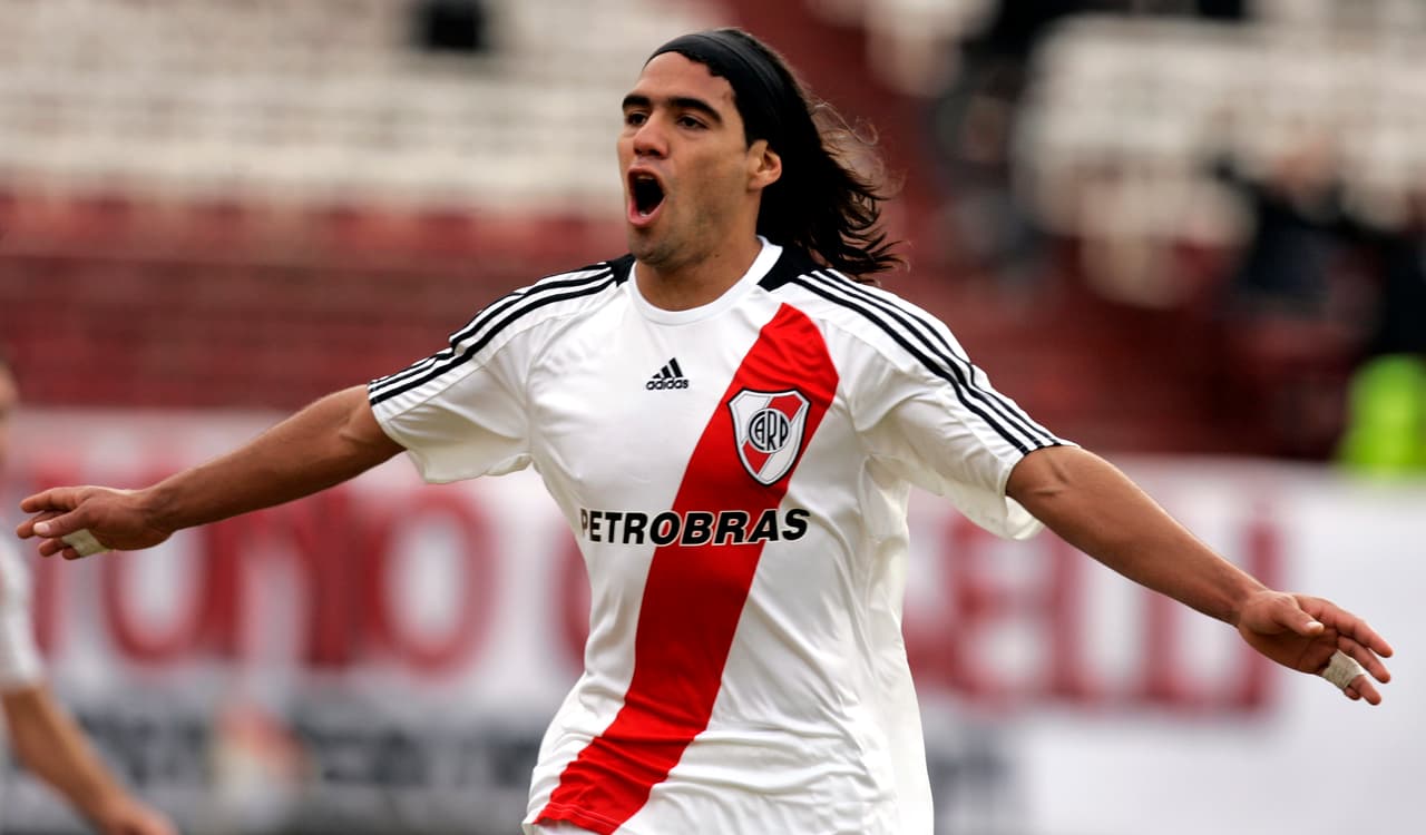 <b>Falcao García (River Plate) - </b>No hay duda de que uno de los jugadores más exitosos que han salido de River en el último tiempo. Sus pasos por el Porto y Atlético de Madrid fueron brillantes, incluso en el Mónaco. Al margen de sus etapas en Inglaterra, el 'Tigre' suma 218 goles en Europa y 11 títulos.