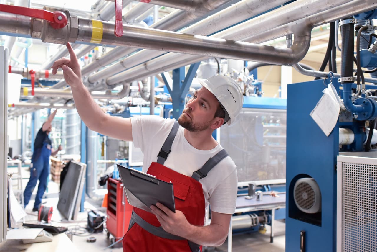 <b>Puesto 17. Mecánicos Industriales. </b>
<br>
<br>
<b>Salario promedio: 55,290 dólares al año. </b>
<br>
<b>Promedio de tiempo libre pago: 11.4 días.</b>
<br>
<br>Los empresarios que necesitan que se instale o repare la maquinaria de su fábrica, planta de energía o comercio, se pueden encontrar prácticamente en cualquier parte. 
<br>