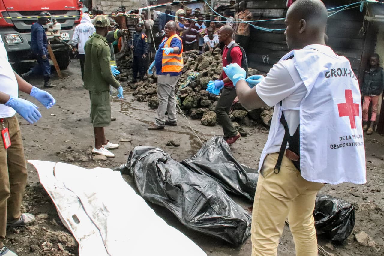Horas más tarde, la agencia Reuters precisó que según la compañía, en el avión se encontraban 16 pasajeros y 2 tripulantes y que hasta el momento, según el vicepresidente del parlamento regional, se habían recuperados 24 cuerpos de entre los escombros, pues también fallecieron personas en tierra.