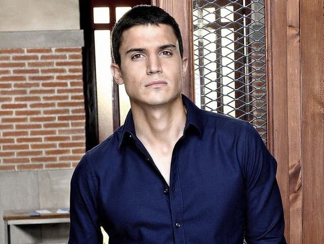 El apuesto actor se convertirá en Javier Morey en El Príncipe, y nos conquistará cada noche apoderándose de la pantalla de UniMás.