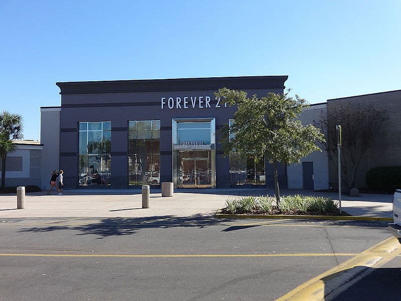 Centro comercial The Oaks, en el número 350 al oeste de Hillcrest Drive en Thousand Oaks, CA 91360.