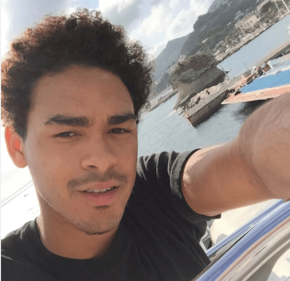 Su nombre completo es Willard Christopher Smith III y nació un 10 de noviembre de 1992 en Los Angeles, CA.