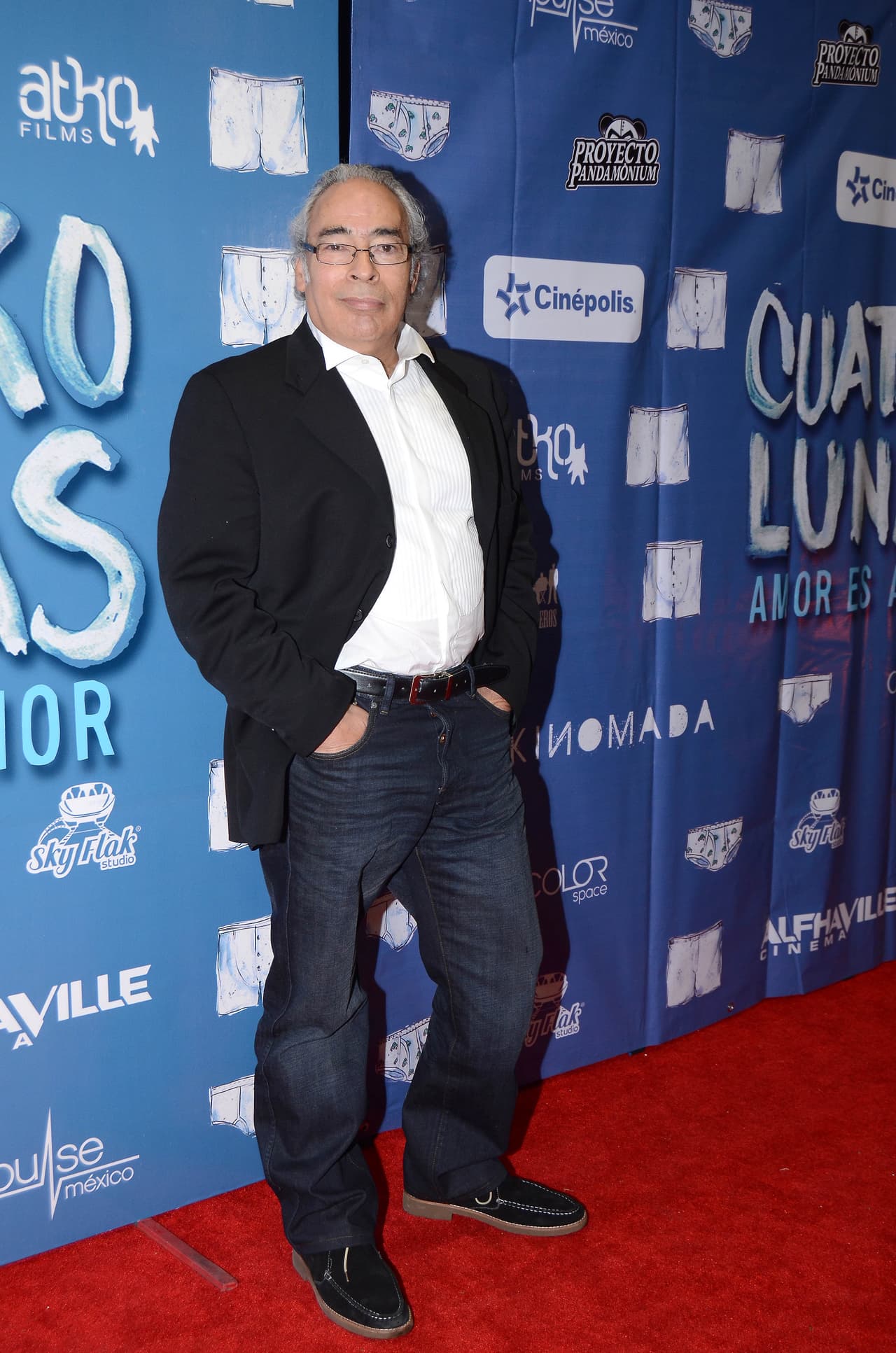 Después de 20 años limpio, el actor continúa viviendo las secuelas que le dejaron los infartos cerebrales: “Tengo paralizada la mitad de la boca, en mi lengua casi no tengo movilidad, por eso no hablo bien, pero tengo una terapeuta que me pone ejercicios. Desgraciadamente uno tiene que pasar por estos momentos tan desagradables para recapacitar y saber que la vida es hermosa”, publicó
<a href="http://archivo.eluniversal.com.mx/espectaculos/7640.html">El Universal</a>.