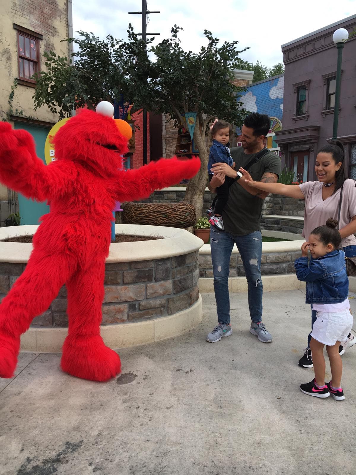 La llegada de Elmo les encantó. Todos estaban felices de ver que este peludo amiguito es un excelente bailarín.