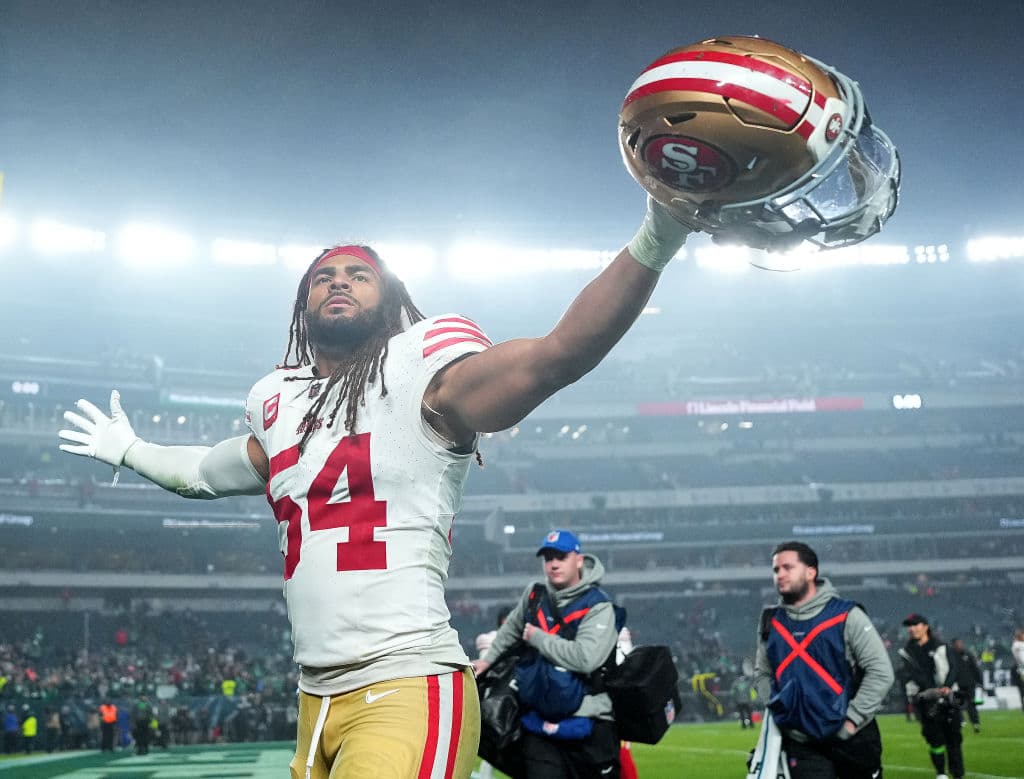 Fred Warner, linebacker de los San Francisco 49ers, tiene raíces latinas gracias a su madre de sangre mexicana y su padre de sangre panameña. Esta herencia cultural ha sido una parte integral de su identidad y ha influido en su carrera como jugador de fútbol americano.