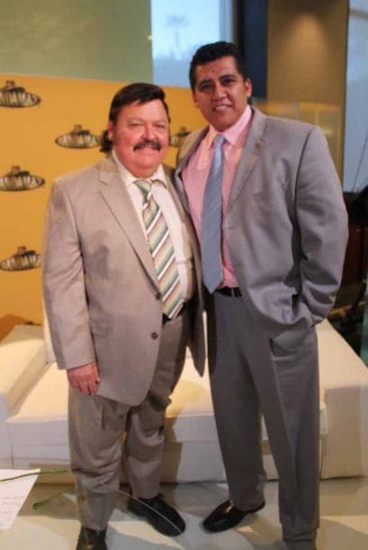 El rey del acordeón mexicano confesó delante de nuestras cámaras que tiene una segunda esposa, que siempre está con él y por supuesto que se trata de su acordeón. El cantante de ícono de la música norteña se presentará el próximo 26 de julio en el Forum de Los Ángeles, pero los boletos saldrán a la venta el 21 de febrero.