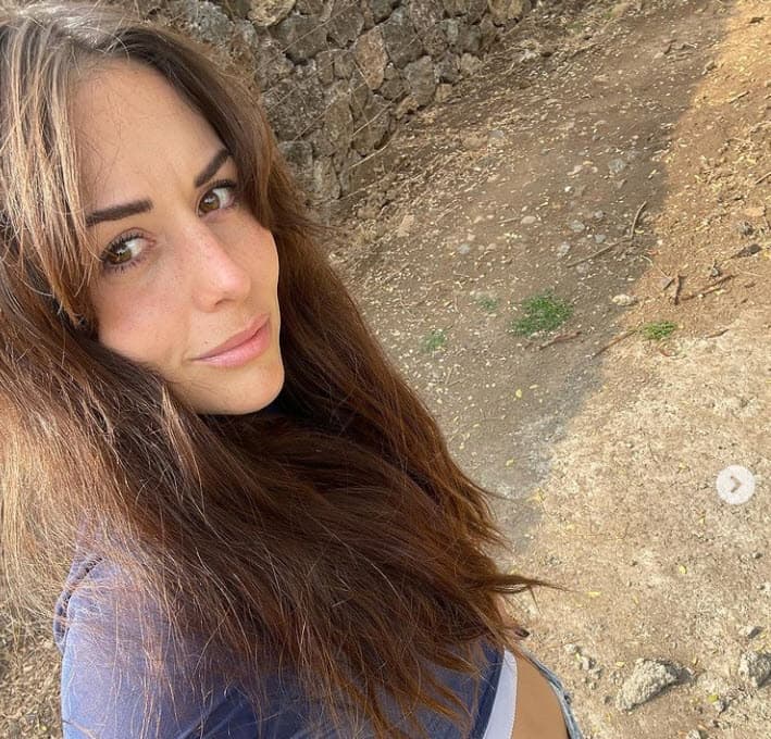 "La verdad es que ni te voy a contestar esa pregunta porque justo la labor de todos, tanto tuya como nuestra, es
<b>no darle voz al 'hate'</b> (odio)", dijo a medios en México.
<br>