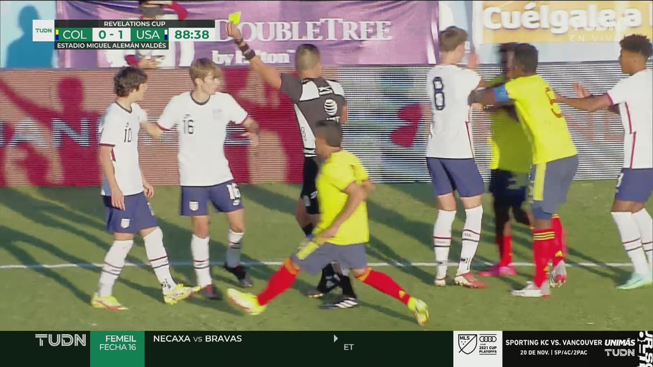 ¡Se calientan! Colombia y Team USA llegan a los empujones