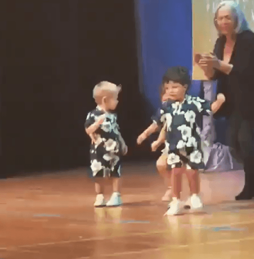 Joshua se veía lindísimo bailando con sus compañeritos del salón.