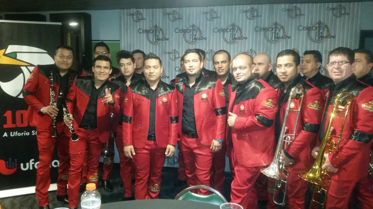 Desde Guamuchil, Sinaloa presentado todos sus éxitos como “Bonito y Bello”, y “Se va muriendo mi alma”, la Séptima Banda prendió a todo el público en Celebrity Theater en el Concierto Privado de la 105.9 y Univisión Arizona.