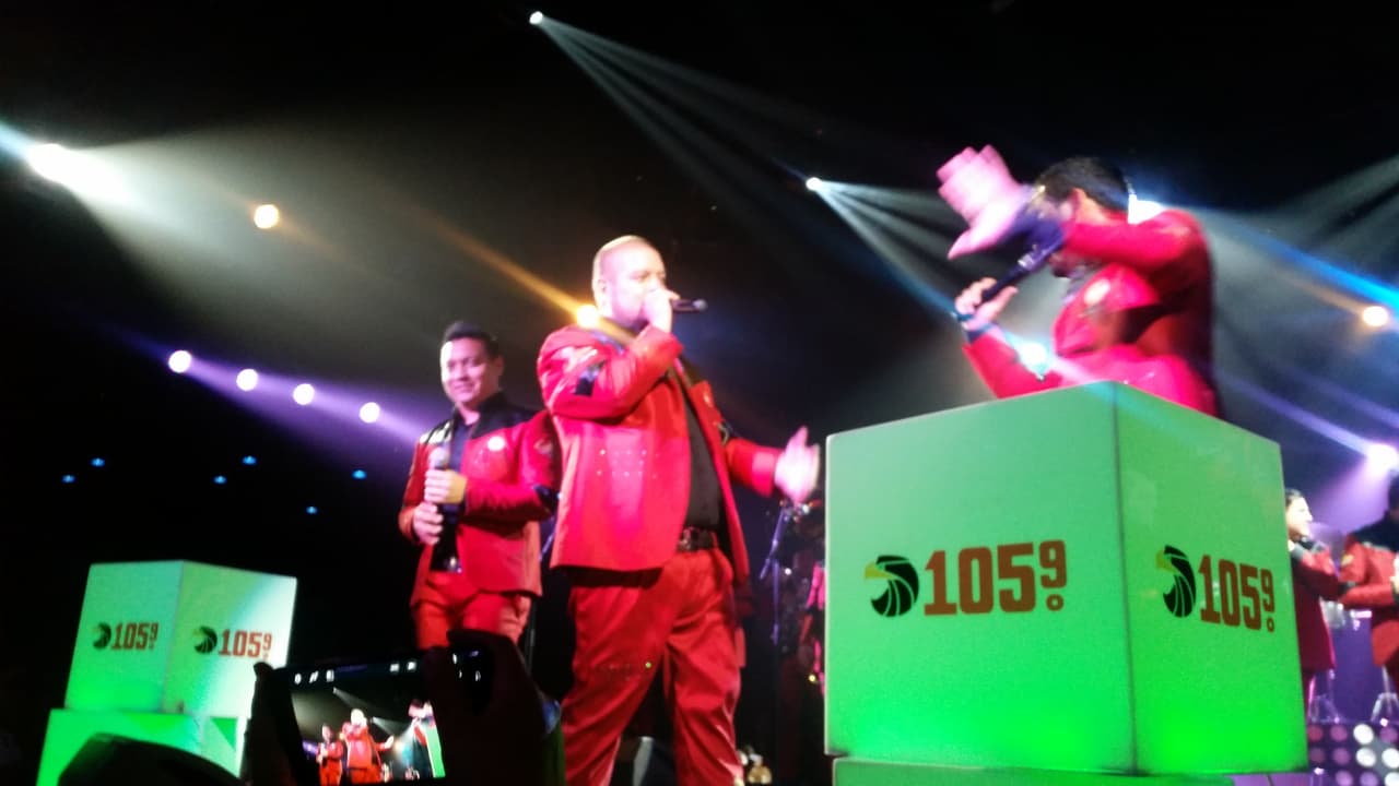 Desde Guamuchil, Sinaloa presentado todos sus éxitos como “Bonito y Bello”, y “Se va muriendo mi alma”, la Séptima Banda prendió a todo el público en Celebrity Theater en el Concierto Privado de la 105.9 y Univisión Arizona.