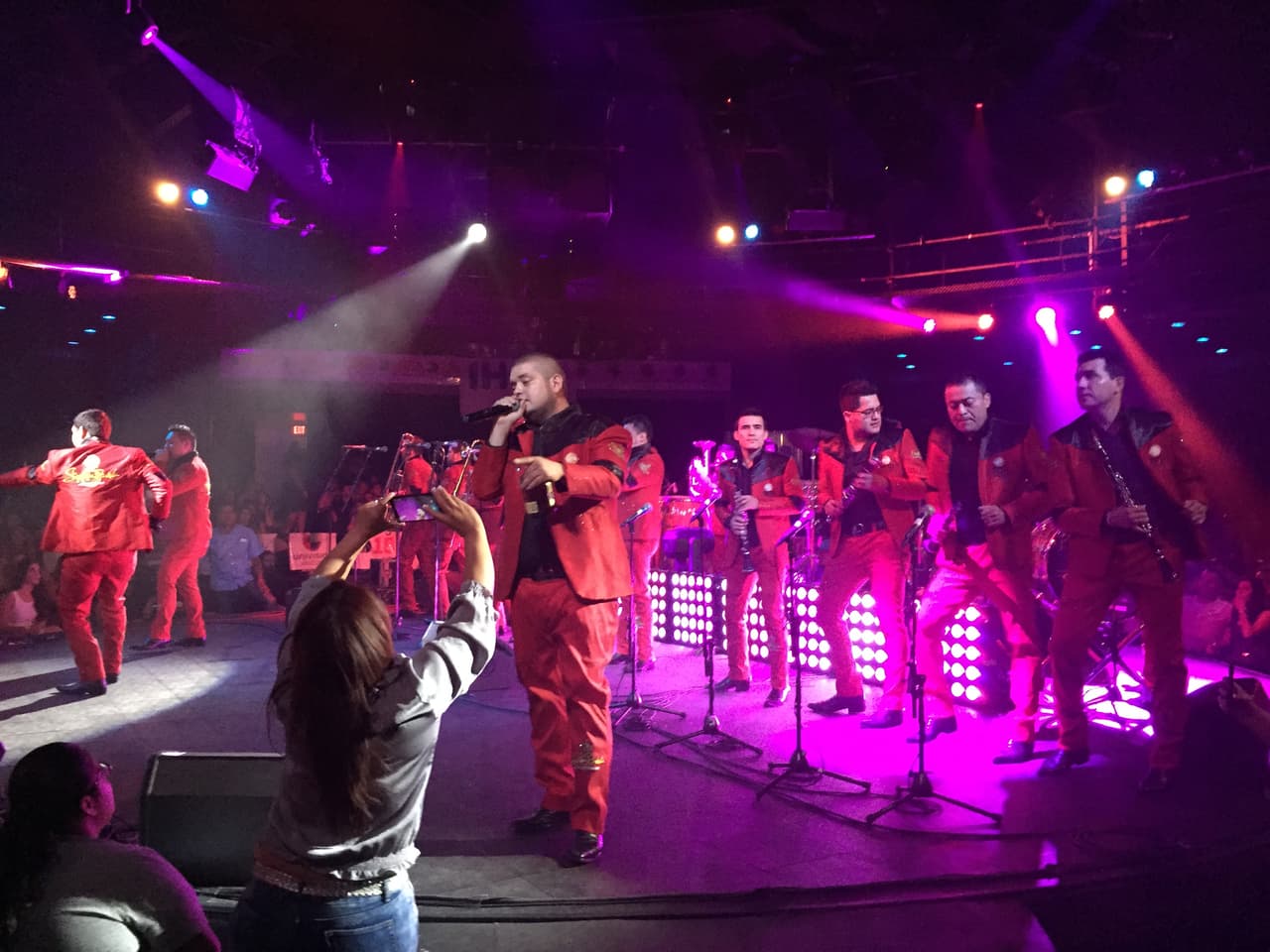 Desde Guamuchil, Sinaloa presentado todos sus éxitos como “Bonito y Bello”, y “Se va muriendo mi alma”, la Séptima Banda prendió a todo el público en Celebrity Theater en el Concierto Privado de la 105.9 y Univisión Arizona.