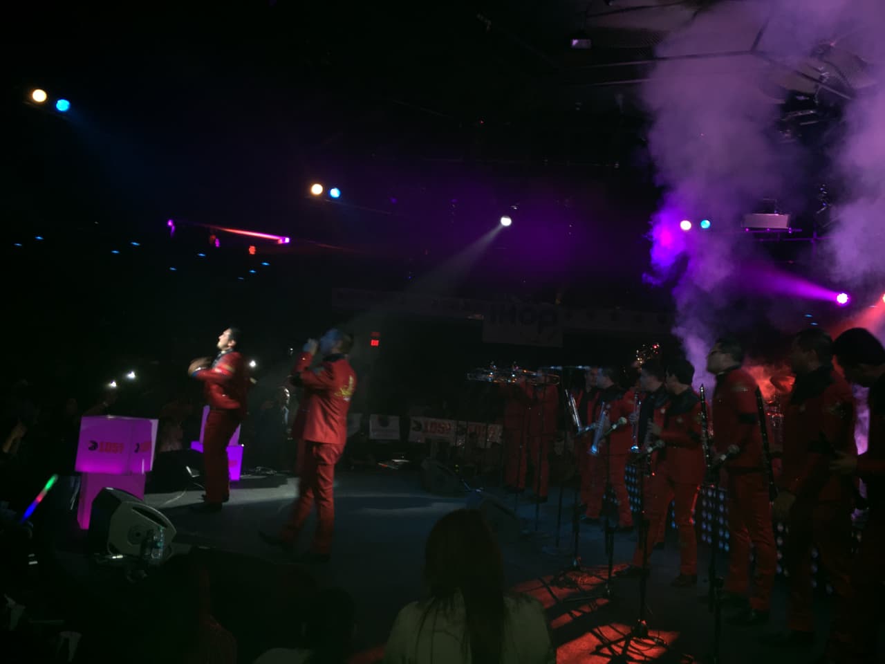 Desde Guamuchil, Sinaloa presentado todos sus éxitos como “Bonito y Bello”, y “Se va muriendo mi alma”, la Séptima Banda prendió a todo el público en Celebrity Theater en el Concierto Privado de la 105.9 y Univisión Arizona.