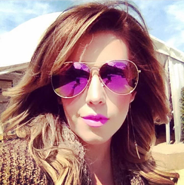 Los colores no pueden faltar y es por eso que la locutora tiene una colección muy variada.