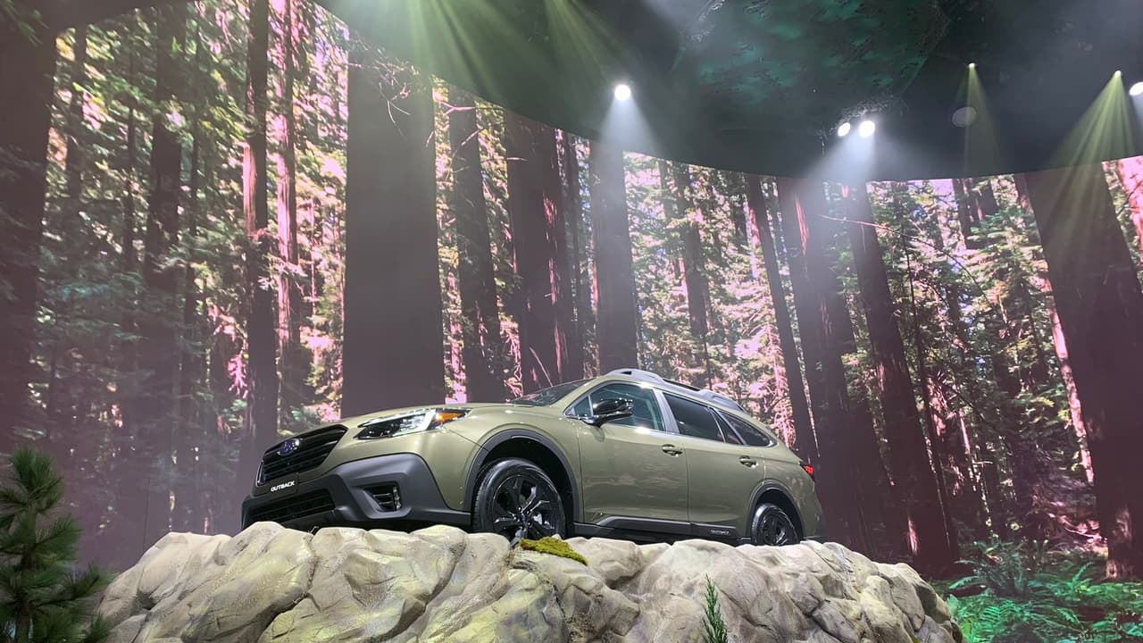 <h3 class="cms-H3-H3">Subaru Outback 2020</h3>
<br>La sexta generación del la Subaru Outback, hizo su primera aparición pública en un espectacular espacio de exhibición que recoge imágenes de los parques nacionales de Yosemite, Denali, Arches y Yellowstone, todo dentro del espacio del Auto Show de Nueva York 2019. 
<b><a href="https://www.univision.com/carros/nueva-york-2019-subaru-outback-2020-fotos">Aquí</a></b> conseguirás todo lo que sabemos hasta ahora de este modelo.