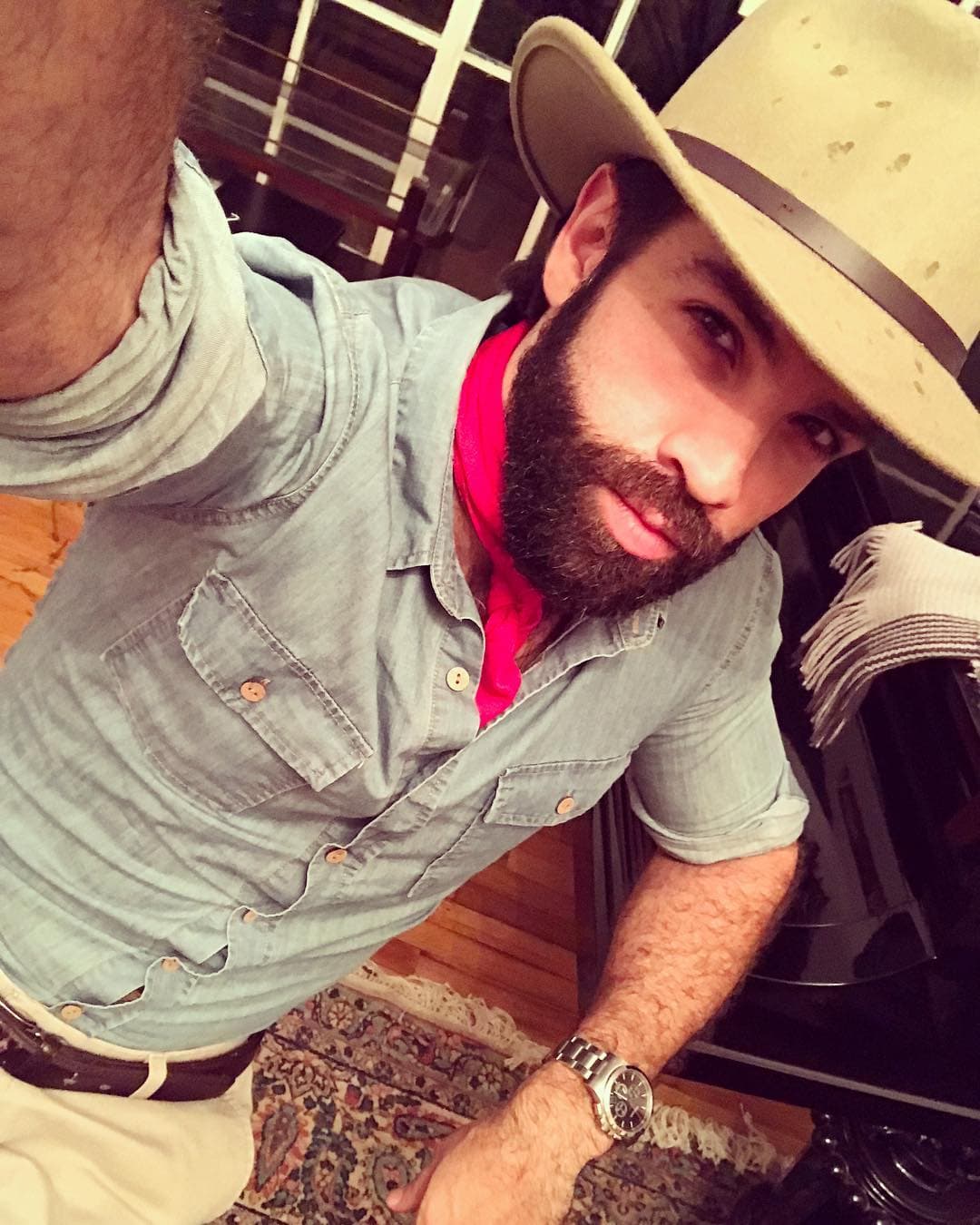 Otras de las puestas en escena donde ha participado son ‘Extraños en un tren’ y el musical ‘Marta tiene un marcapasos’, inspirado en las canciones de la banda española 
<b>Hombres G</b>, donde alternó en el papel de 
<b>‘Ringo’ </b>con 
<b>Christian Chávez</b>.