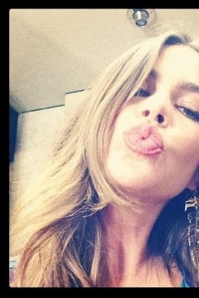 Esta boquita tan sensual es de Sofía Vergara, quien ha regalado a sus fanáticos ricos besos como este a través de sus redes sociales.