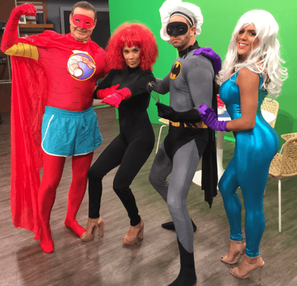 Nuestros superhéroes prometieron volver para combatir los chistes malos de nuestra querida Ana.