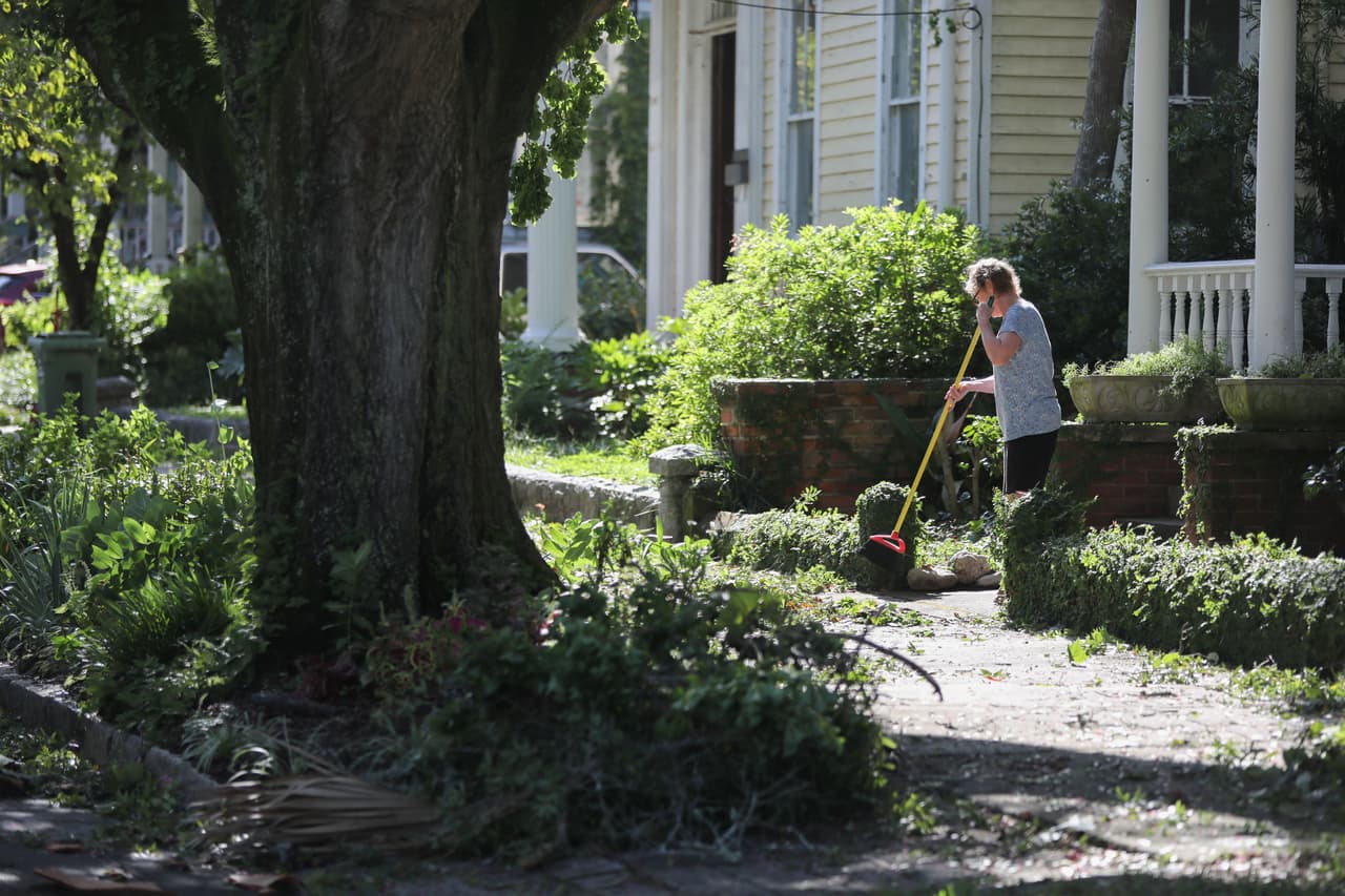 El Centro Nacional de Huracanes advirtió a los habitantes de las casas situadas junto al mar a prepararse para el impacto de las tormentas.