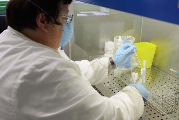 El primero de ellos: una prueba de saliva que revela síntomas tempranos de la enfermedad.