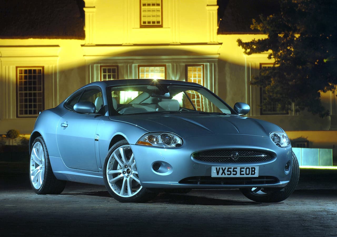 Jaguar: El encendido de la luz de advertencia de chequeo del motor ha sido en los vehículos de Jaguar 19 veces más frecuente que lo usual. A la vez, la batería falló 16 veces más que la media en los vehículos de esta marca.