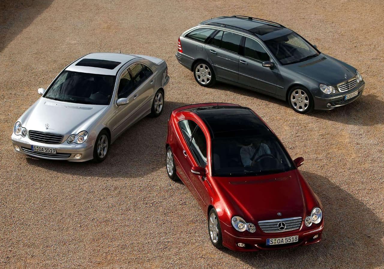 Mercedes-Benz: Al igual que en el caso de Jeep, los sensores de posición de las levas fallaron 15 veces más que lo normal en los autos de esta marca alemana. Por cierto, es según YourMechanic una de las marcas que más dinero exige en mantenimiento a lo largo de una década.