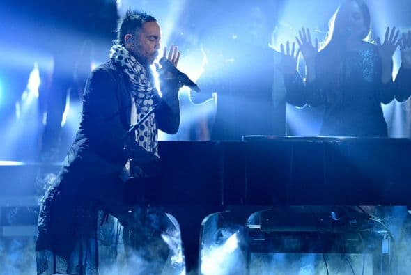 Mario Domm estuvo en el piano, donde también cantó algunas estrofas de su éxito.