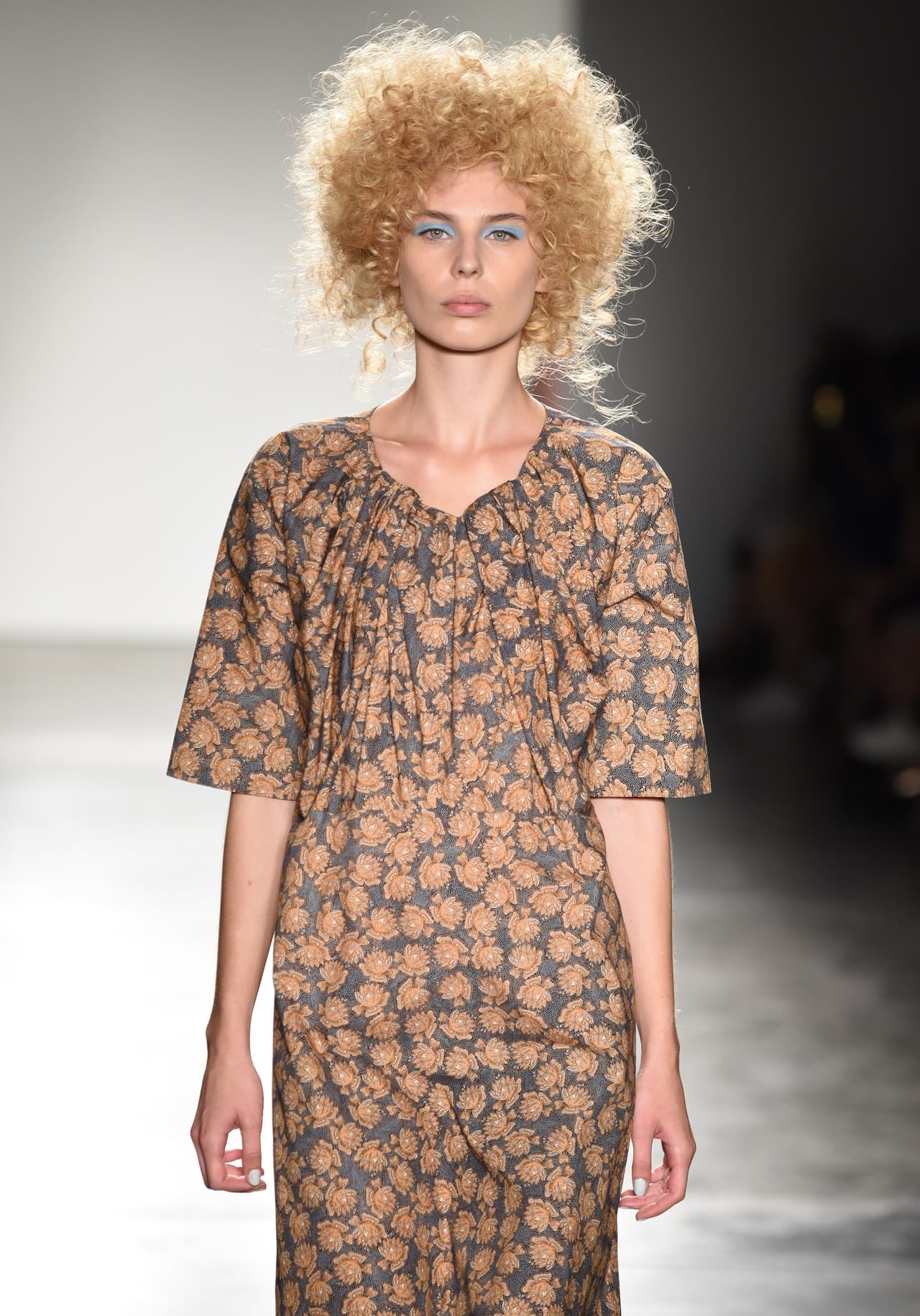 Sabemos que la moda está más retro que nunca, por eso los setentas fueron la inspiración para la marca A Detacher. Pudimos ver una gama de colores bastante sobria en esta colección.