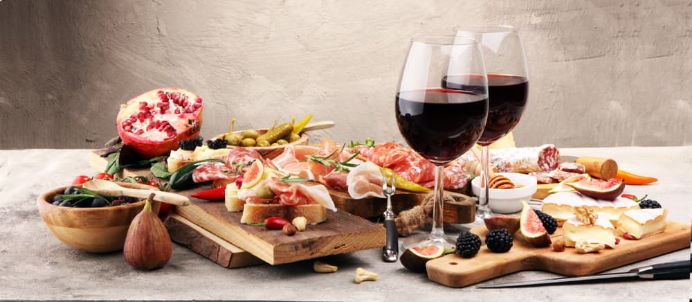 <b>TAURO</b>
<br>Te encantan los programas sobre vino y comida, te gusta escuchar música en la radio y estar al día con la información.
<br>