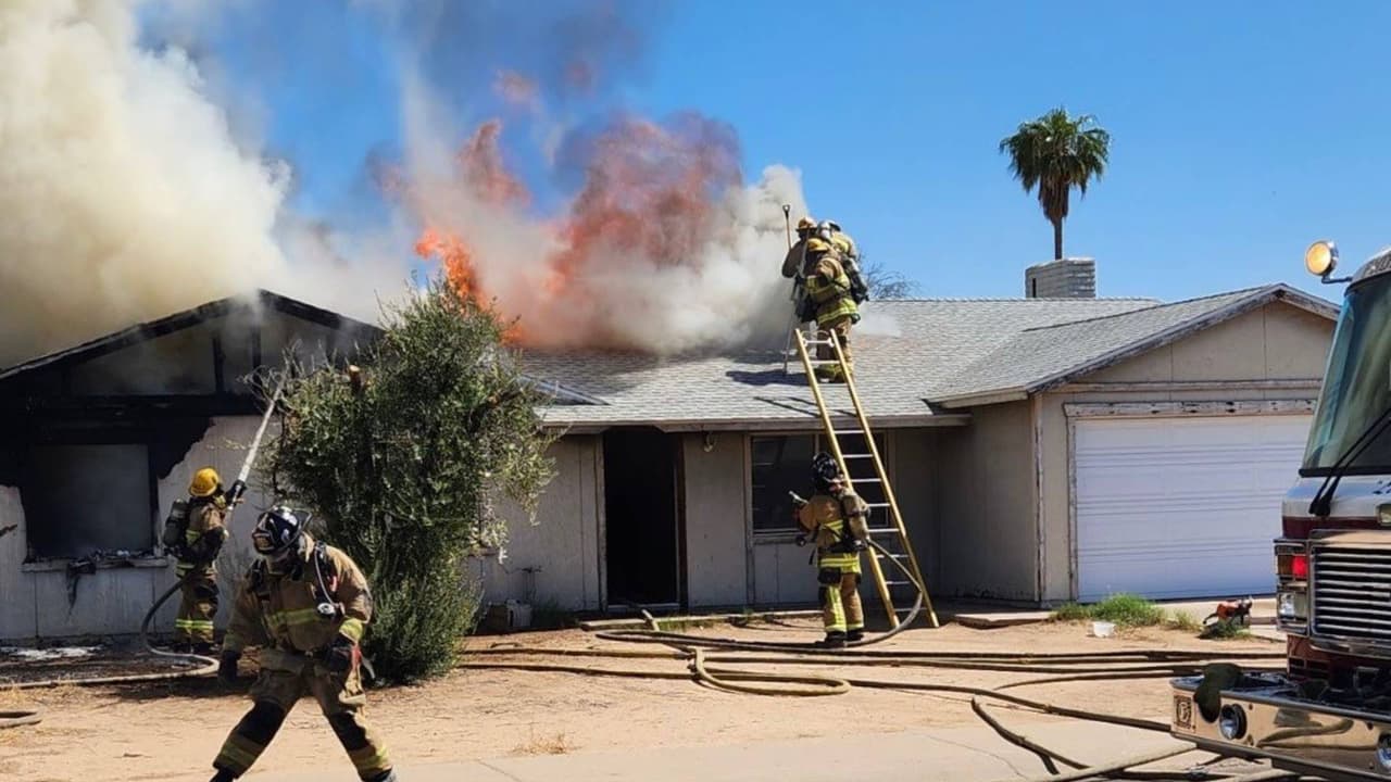 De acuerdo con el reporte, los bomberos de Phoenix y Tolleson fueron enviados al lugar en el área de 75th Ave y McDowell Road alrededor de las 12:12 p.m.