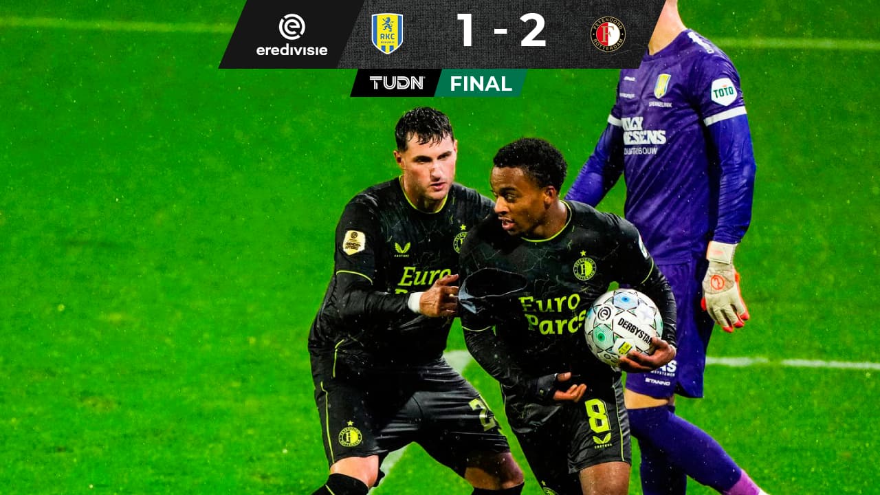 Insólito fallo de Santiago Giménez: Cobra penal a lo Panenka y lo vuela