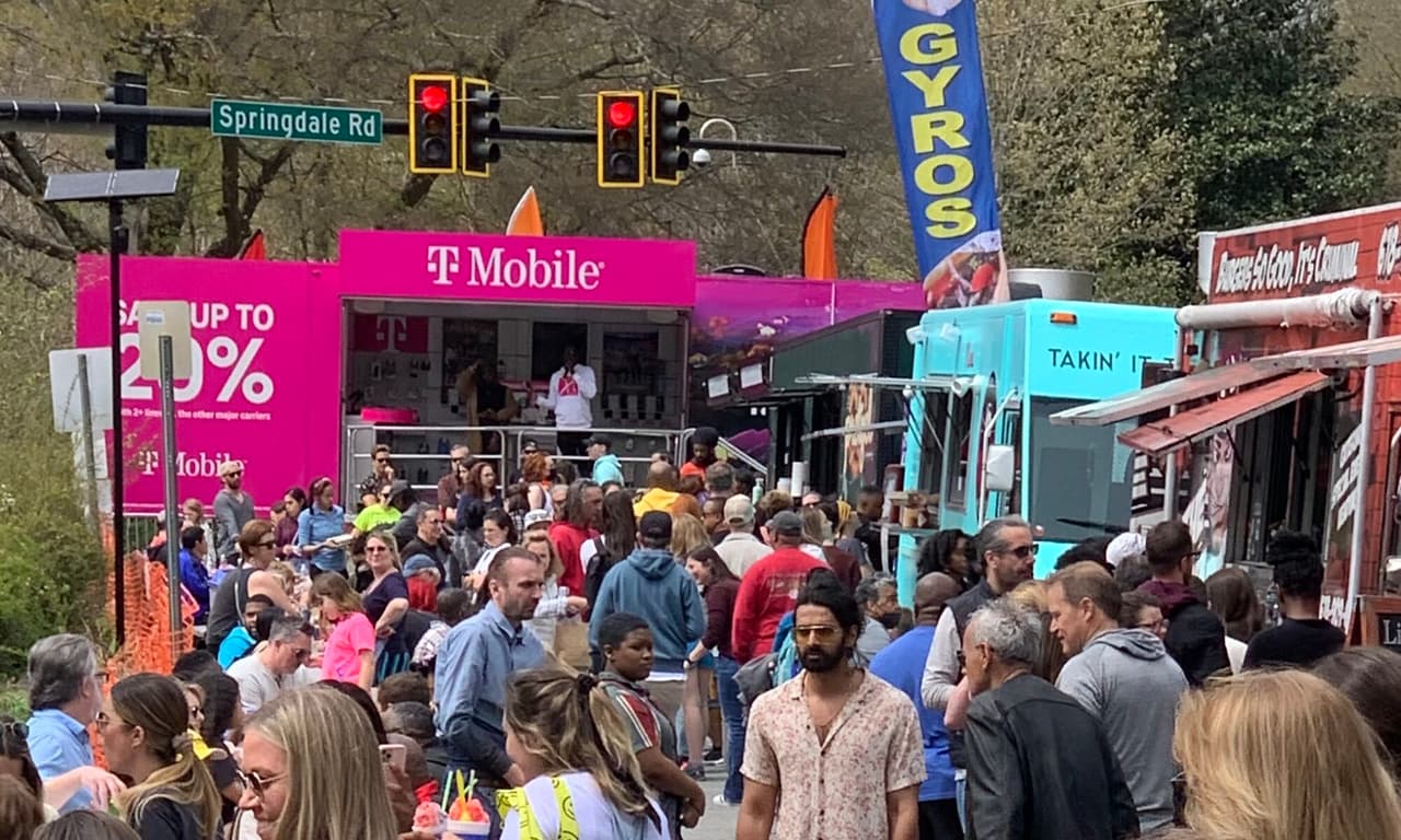 <b><a href="http://festivalonponce.com/">Spring Festival on Ponce (1 y 2 de abril)</a></b>. Festival artístico anual en Olmsted Linear Park, con más de 125 artistas, vendedores de comida, música en vivo y actividades para niños.