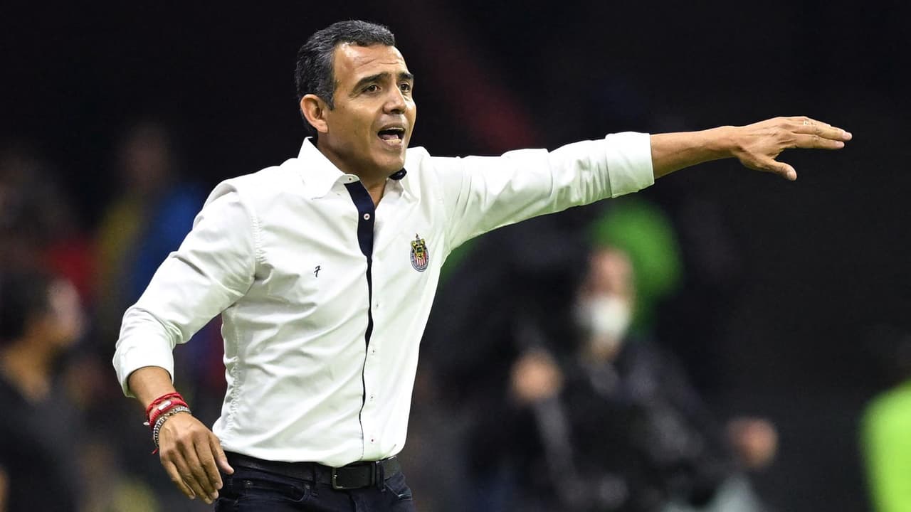 Ricardo Cadena es multado por quejarse del arbitraje tras el duelo entre América y Chivas
