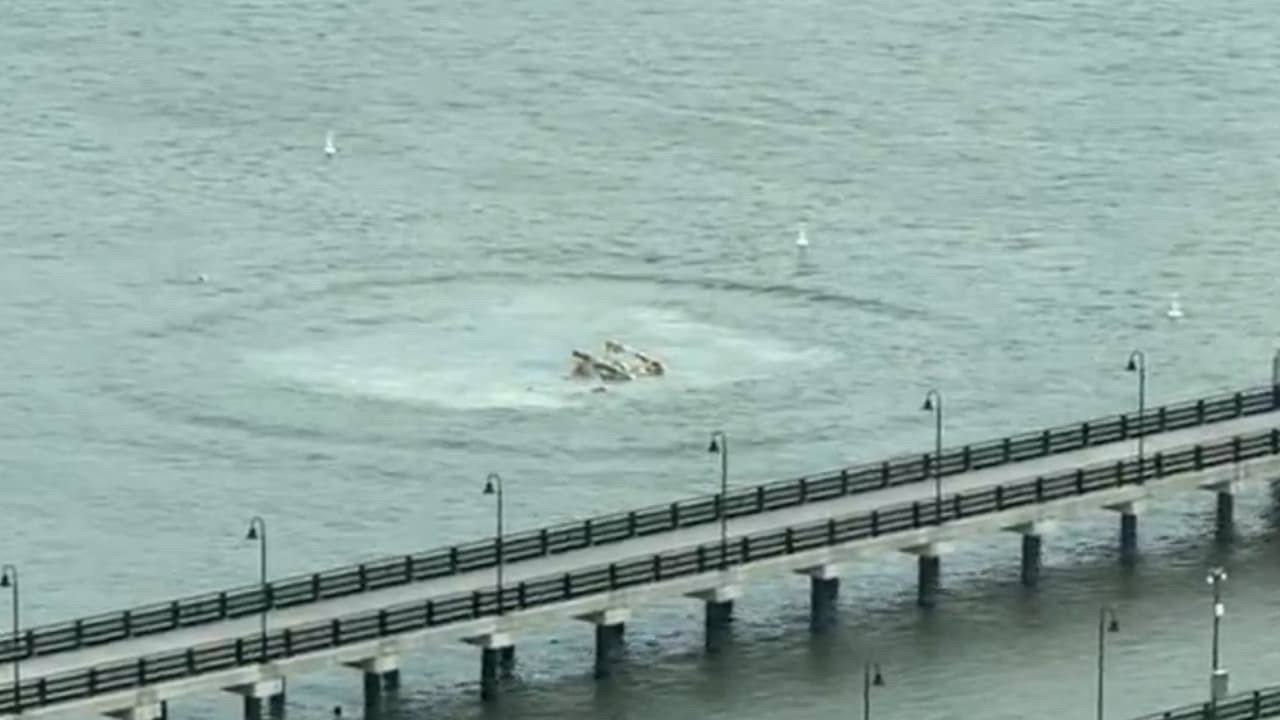 En una conferencia de prensa, la tarde de este jueves, Adams agregó que 
<b>las seis víctimas ya fueron removidas del agua</b>.