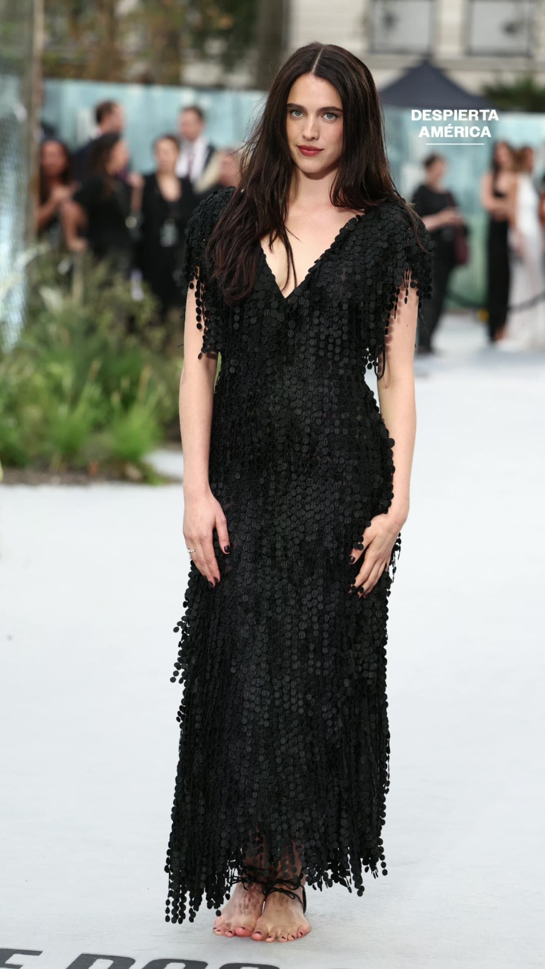 Jomari Goyso opina de Margaret Qualley yendo 'descalza' a la premiere de 'The Dog Stars'