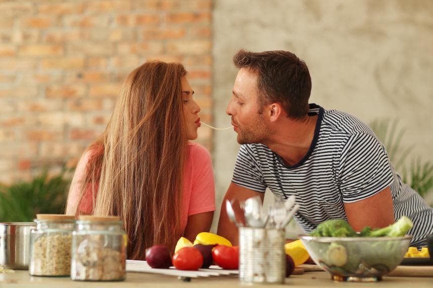 Subir de peso cuando estamos enamorados no es nada raro, ya que muchas veces solemos caer en la tentación o simplemente cambiamos nuestros hábitos alimenticios.
