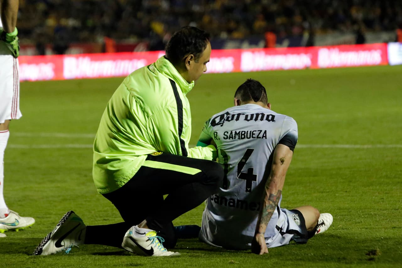 Rubens Sambueza podría tener la clavícula fracturada