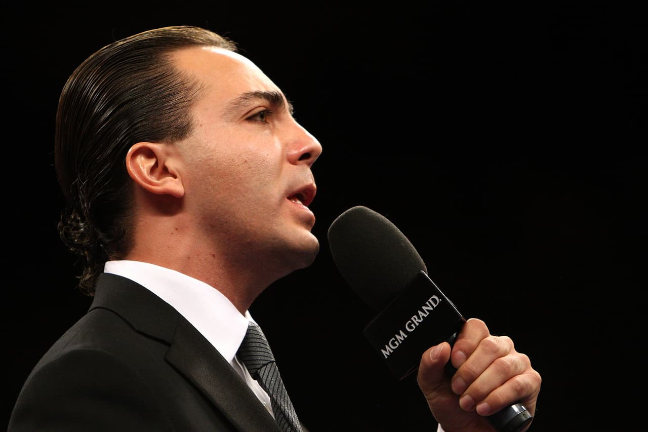 Al cantante le entró la idea de pasar de las baladas al heavy metal, y las criticas le llovieron como aguacero.