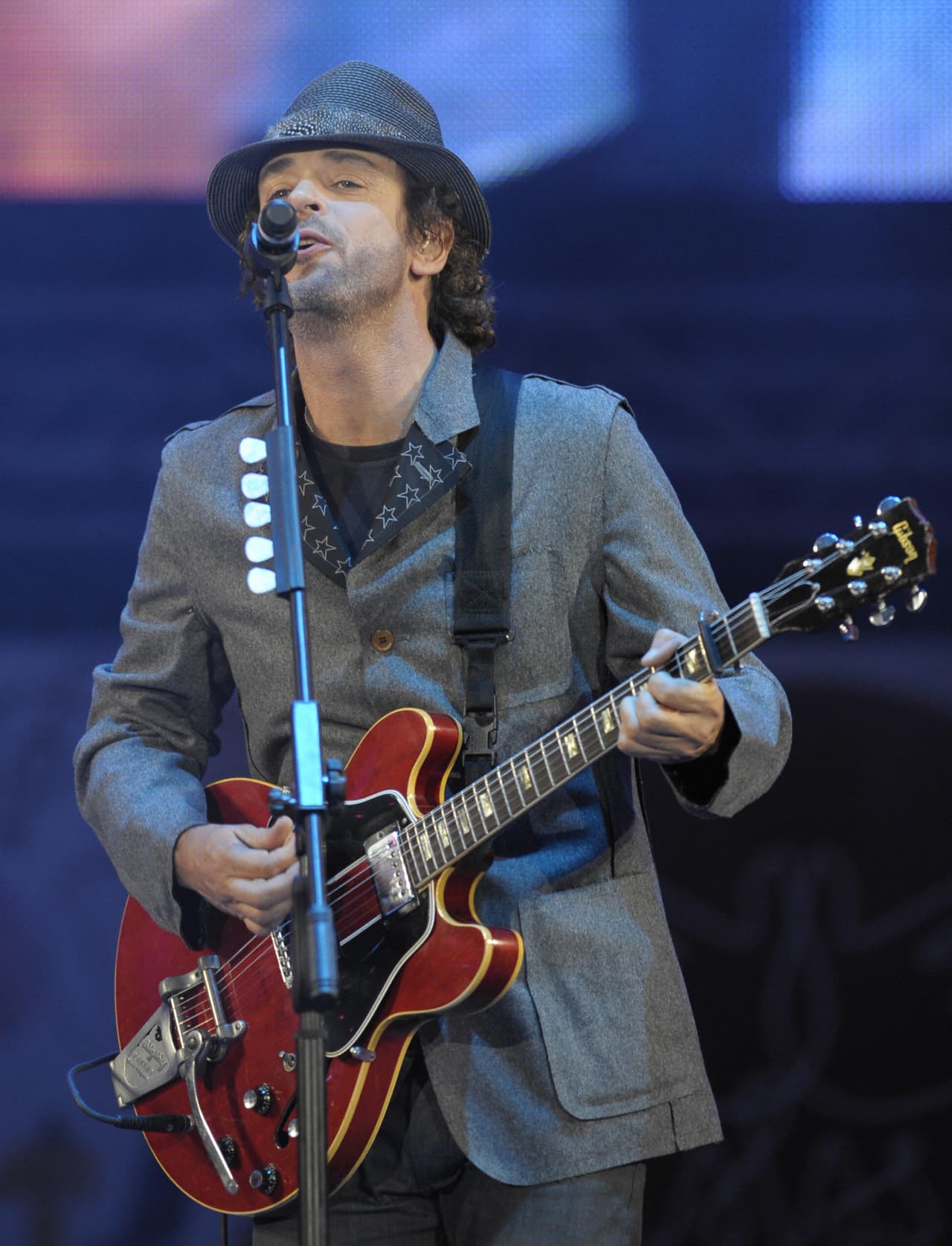 Otra de sus grandes 'metidas de pata' fue cuando lo cachamos en la mentira. Él dijo que había ido a visitar al gran Cerati mientras estaba en coma.