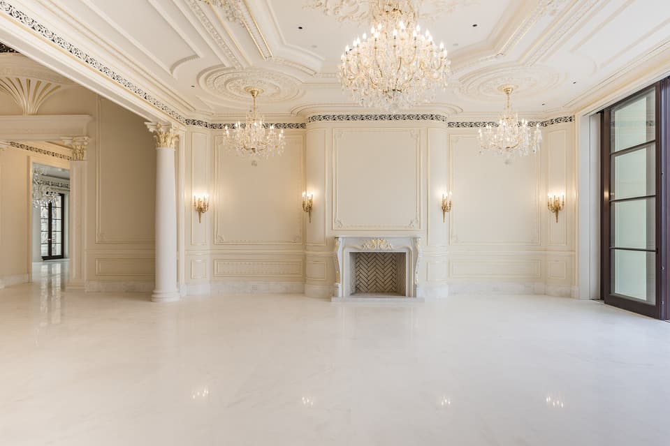 la residencia cuenta con una inversión de más de 3 millones en hojas de oro.