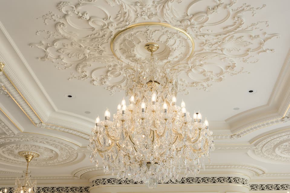 Le Palais Royal fue diseñada siguendo como modelo el Palacio de Versailles en Francia.