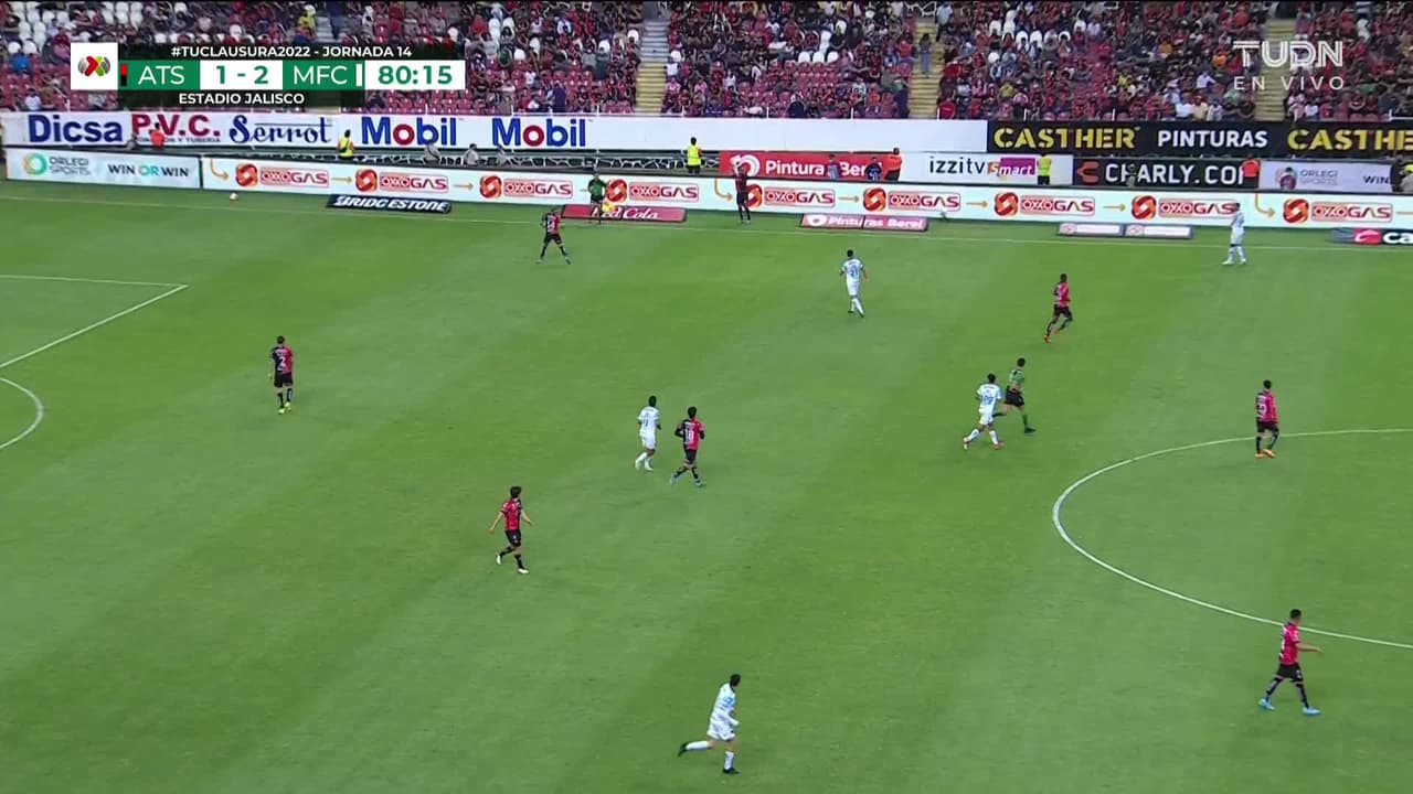 ¡Expulsión! El árbitro saca la roja directa a Julio Furch.