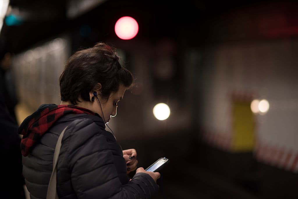 Pero ahora, la expansión propuesta transformaría el sistema de metro en una red de tránsito completamente conectada digitalmente que brindará a los pasajeros la capacidad de usar sus dispositivos móviles en todo el sistema de metro.
<br>