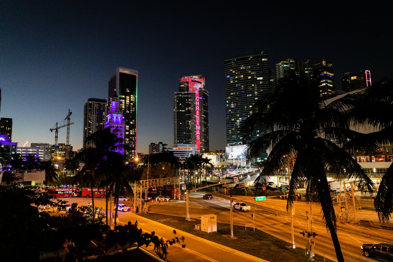 Además Santa Claus en su trineo con sus renos, serán parte del juego de luces.