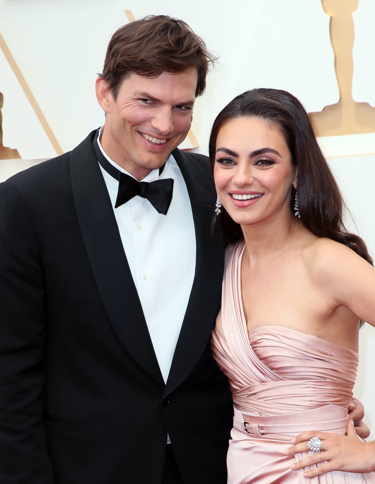 Después de su matrimonio fallido con la actriz Demi Moore, se casó con Mila Kunis y actualmente son una de las parejas más estables de Hollywood. Tienen dos hijos, Wyatt Isabelle y Dimitri Portwood.