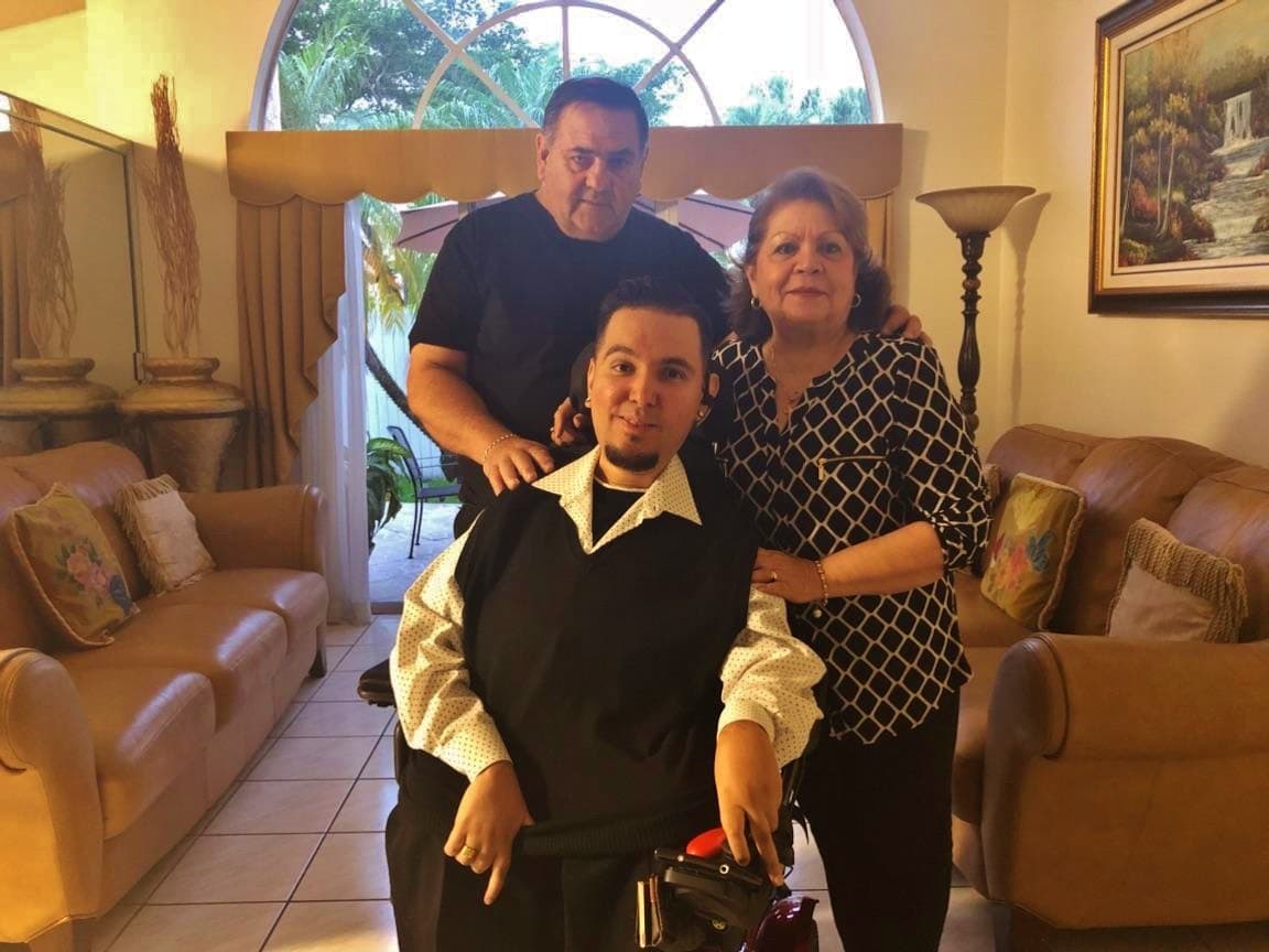 Ahora debería mirar cara a cara a sus padres, darle explicaciones a los maestros que confiaron en él y responder ante un juez.